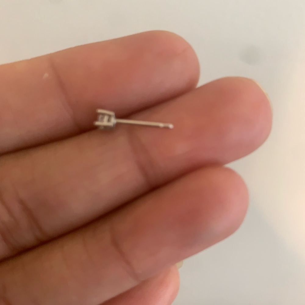 14k Diamond Stud - Picture 2 of 3